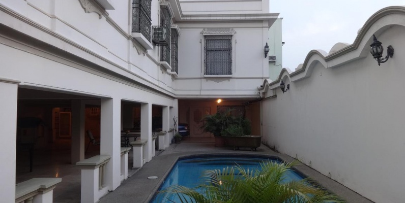 Venta de imponente casa de lujo esquinera en el sur de la ciudad GeoBienes - Venta de imponente casa de lujo esquinera en el sur de la ciudad - Plusvalia Guayaquil Casas de venta y alquiler Inmobiliaria Ecuador