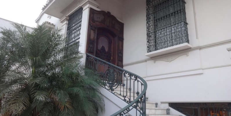 Venta de imponente casa de lujo esquinera en el sur de la ciudad GeoBienes - Venta de imponente casa de lujo esquinera en el sur de la ciudad - Plusvalia Guayaquil Casas de venta y alquiler Inmobiliaria Ecuador