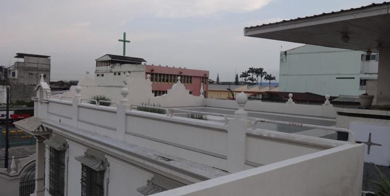 Venta de imponente casa de lujo esquinera en el sur de la ciudad GeoBienes - Venta de imponente casa de lujo esquinera en el sur de la ciudad - Plusvalia Guayaquil Casas de venta y alquiler Inmobiliaria Ecuador