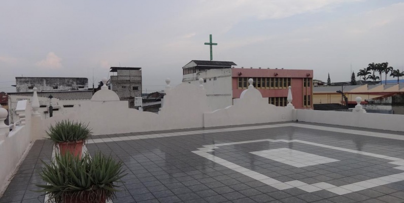 Venta de imponente casa de lujo esquinera en el sur de la ciudad GeoBienes - Venta de imponente casa de lujo esquinera en el sur de la ciudad - Plusvalia Guayaquil Casas de venta y alquiler Inmobiliaria Ecuador
