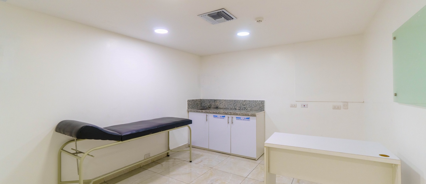 Oficina en alquiler planta baja ubicado en Urdesa, Norte de Guayaquil GeoBienes - Oficina en alquiler planta baja ubicado en Urdesa, Norte de Guayaquil - Plusvalia Guayaquil Casas de venta y alquiler Inmobiliaria Ecuador