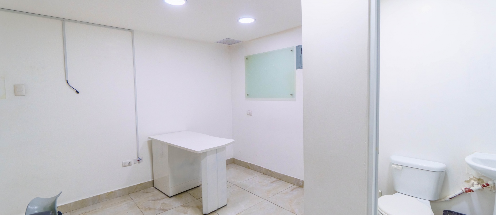 Oficina en alquiler planta baja ubicado en Urdesa, Norte de Guayaquil GeoBienes - Oficina en alquiler planta baja ubicado en Urdesa, Norte de Guayaquil - Plusvalia Guayaquil Casas de venta y alquiler Inmobiliaria Ecuador