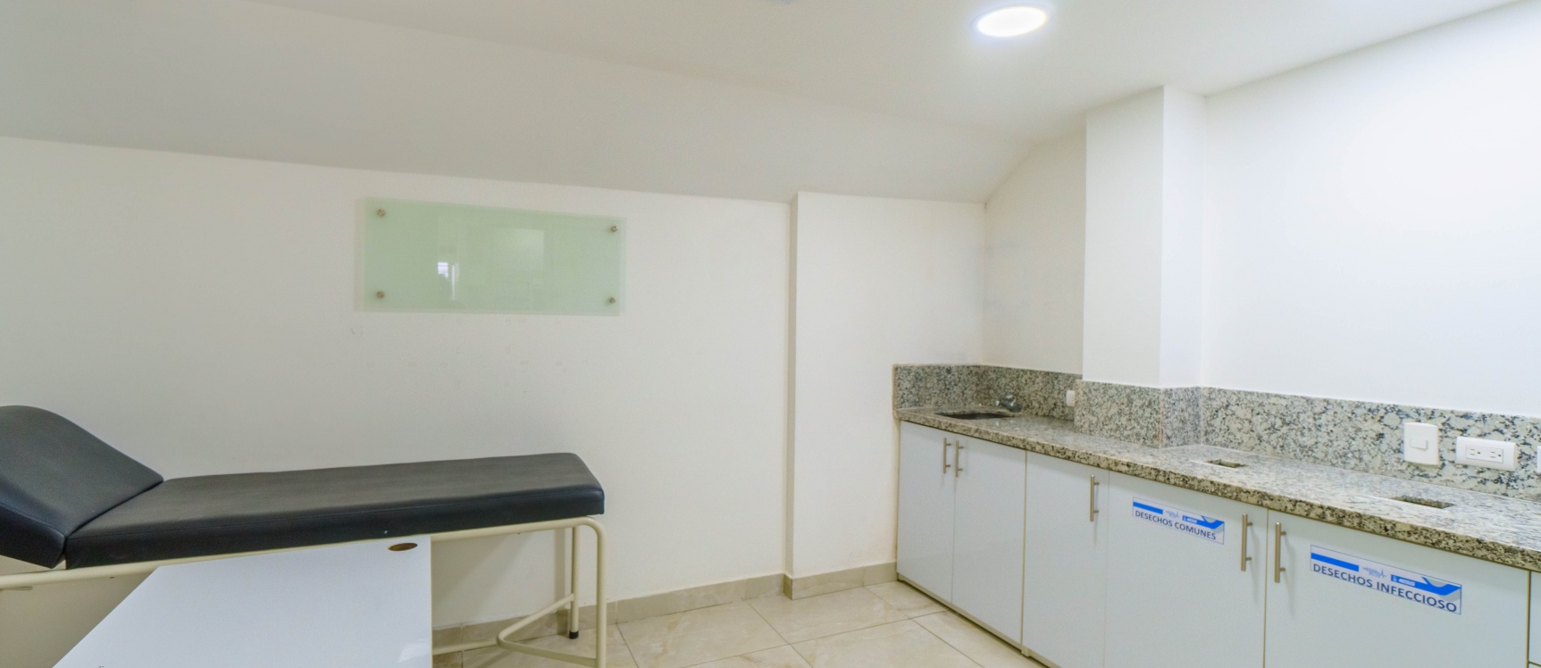 Oficina en alquiler planta baja ubicado en Urdesa, Norte de Guayaquil GeoBienes - Oficina en alquiler planta baja ubicado en Urdesa, Norte de Guayaquil - Plusvalia Guayaquil Casas de venta y alquiler Inmobiliaria Ecuador