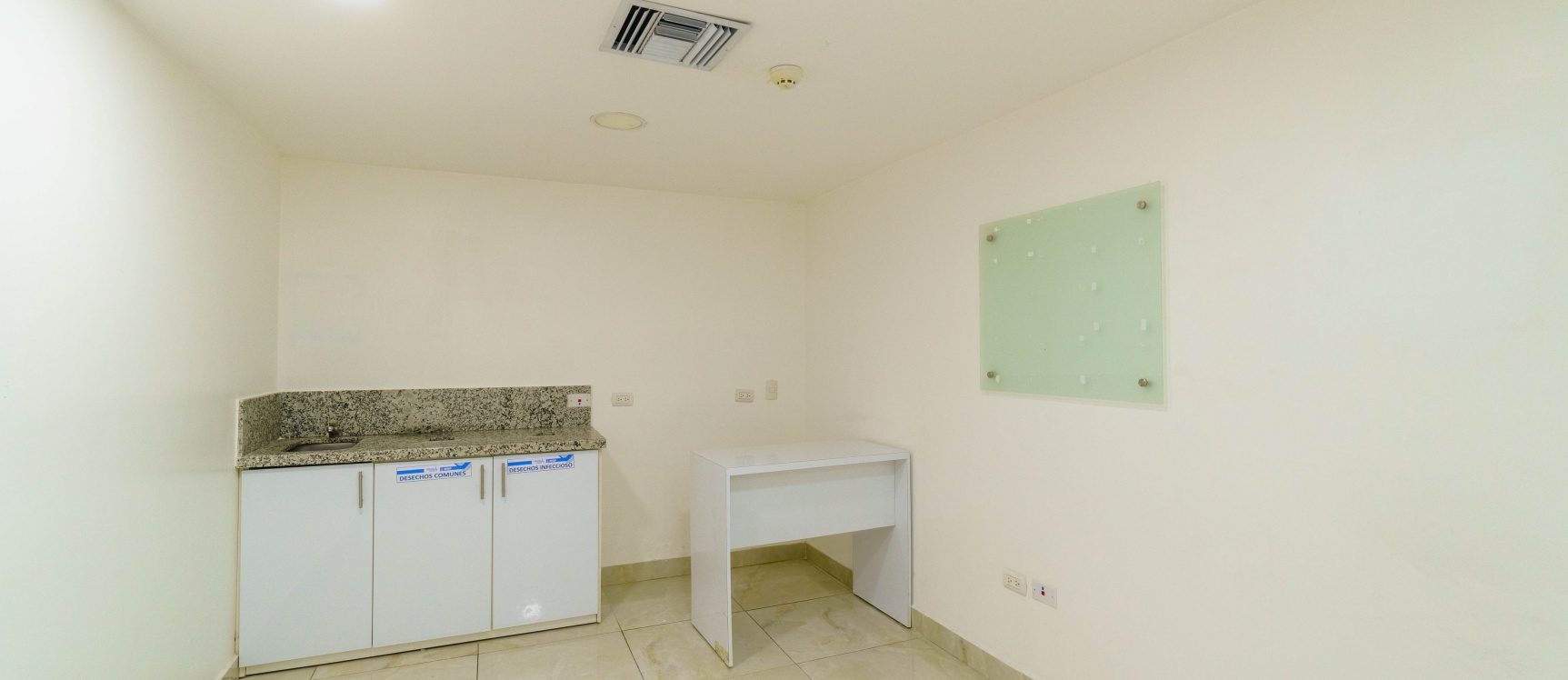 Oficina en alquiler planta baja ubicado en Urdesa, Norte de Guayaquil GeoBienes - Oficina en alquiler planta baja ubicado en Urdesa, Norte de Guayaquil - Plusvalia Guayaquil Casas de venta y alquiler Inmobiliaria Ecuador