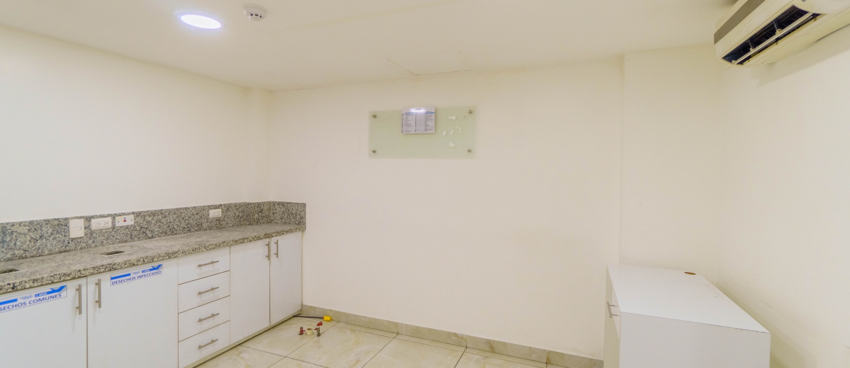 Oficina en alquiler planta baja ubicado en Urdesa, Norte de Guayaquil GeoBienes - Oficina en alquiler planta baja ubicado en Urdesa, Norte de Guayaquil - Plusvalia Guayaquil Casas de venta y alquiler Inmobiliaria Ecuador