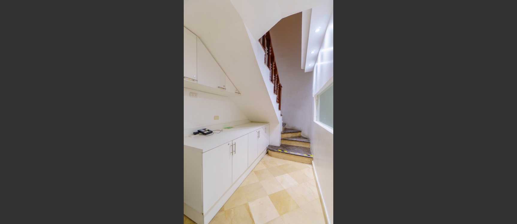 Oficina en alquiler planta baja ubicado en Urdesa, Norte de Guayaquil GeoBienes - Oficina en alquiler planta baja ubicado en Urdesa, Norte de Guayaquil - Plusvalia Guayaquil Casas de venta y alquiler Inmobiliaria Ecuador