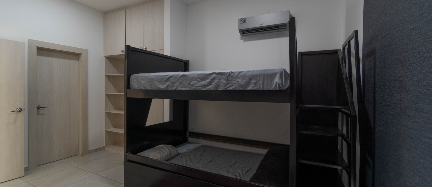 Alquiler de casa con acabados de lujo en Isla Celeste, etapa Estribor, Samborondón GeoBienes - Alquiler de casa con acabados de lujo en Isla Celeste, etapa Estribor, Samborondón - Plusvalia Guayaquil Casas de venta y alquiler Inmobiliaria Ecuador