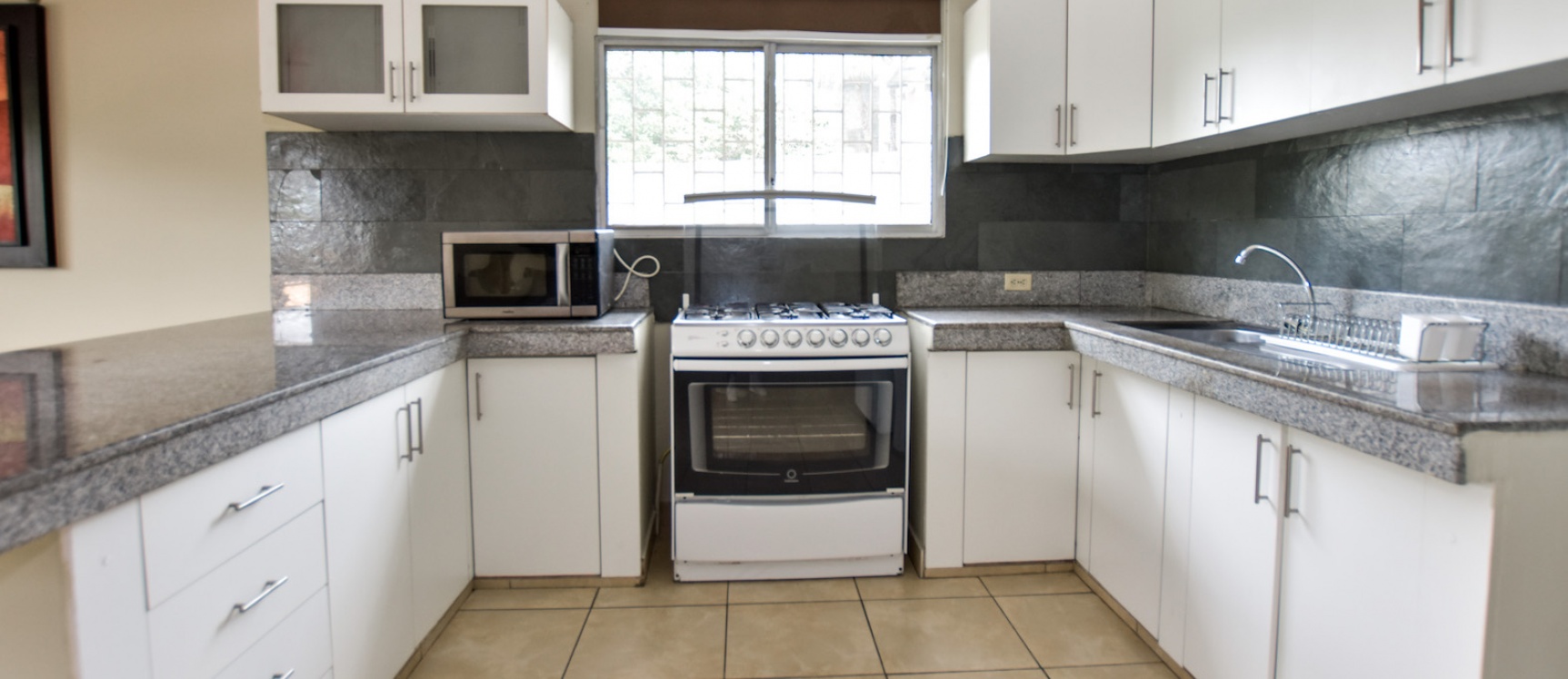 Alquiler de departamento semi amoblado en Urdesa Norte GeoBienes - Alquiler de departamento semi amoblado en Urdesa Norte - Plusvalia Guayaquil Casas de venta y alquiler Inmobiliaria Ecuador