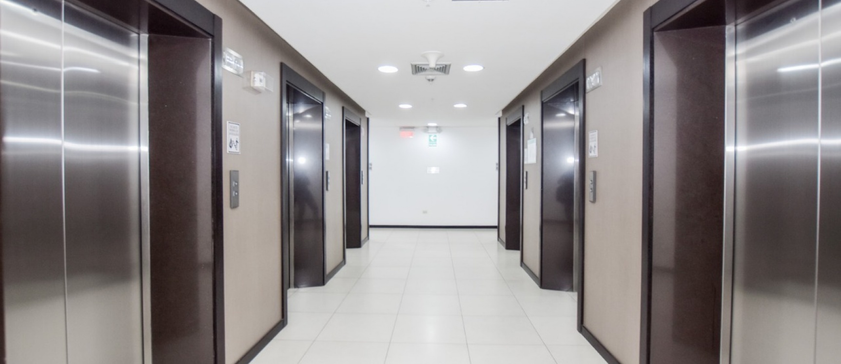 GeoBienes - Alquiler de oficina en edificio The Point, Puerto Santa Ana. Guayaquil - Ecuador - Plusvalia Guayaquil Casas de venta y alquiler Inmobiliaria Ecuador