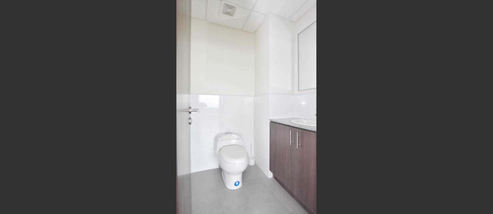 GeoBienes - Alquiler de oficina en edificio The Point, Puerto Santa Ana. Guayaquil - Ecuador - Plusvalia Guayaquil Casas de venta y alquiler Inmobiliaria Ecuador