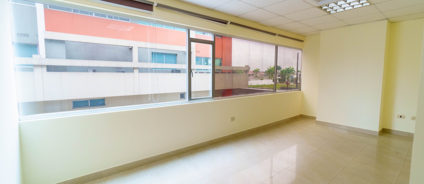 Alquiler de oficina en Samborondón Plaza, Samborondón GeoBienes - Alquiler de oficina en Samborondón Plaza, Samborondón - Plusvalia Guayaquil Casas de venta y alquiler Inmobiliaria Ecuador
