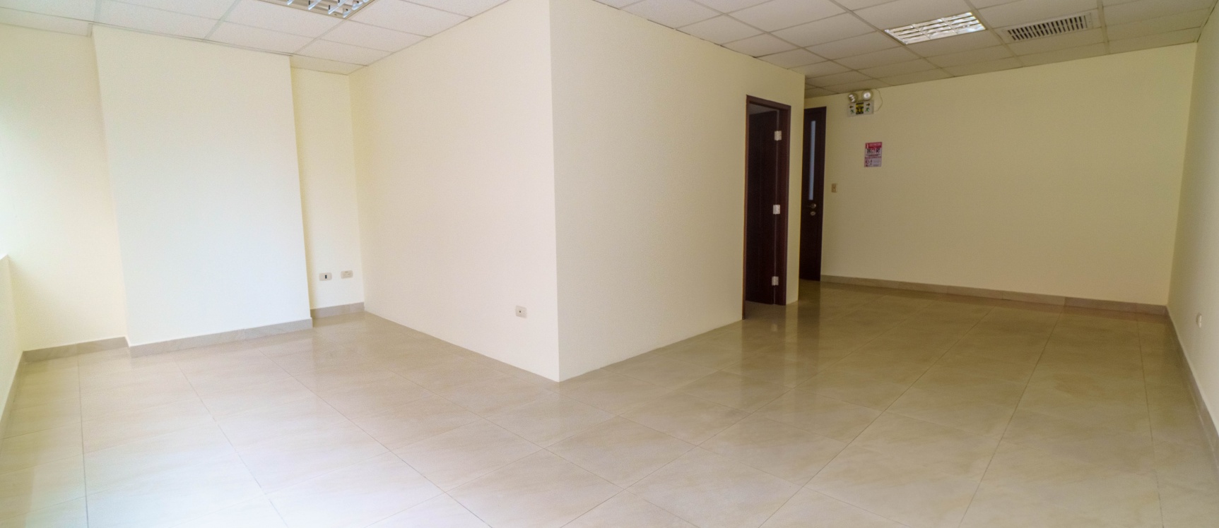 Alquiler de oficina en Samborondón Plaza, Samborondón GeoBienes - Alquiler de oficina en Samborondón Plaza, Samborondón - Plusvalia Guayaquil Casas de venta y alquiler Inmobiliaria Ecuador