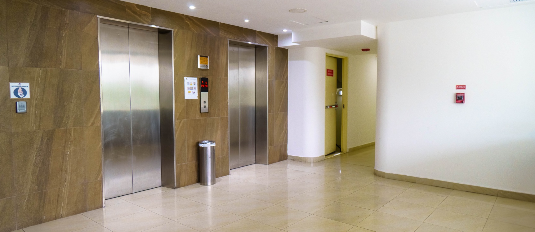 Alquiler de oficina en Samborondón Plaza, Samborondón GeoBienes - Alquiler de oficina en Samborondón Plaza, Samborondón - Plusvalia Guayaquil Casas de venta y alquiler Inmobiliaria Ecuador