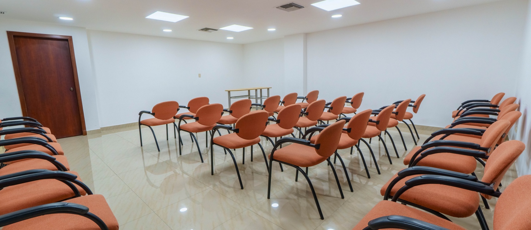 Alquiler de oficina en Samborondón Plaza, Samborondón GeoBienes - Alquiler de oficina en Samborondón Plaza, Samborondón - Plusvalia Guayaquil Casas de venta y alquiler Inmobiliaria Ecuador