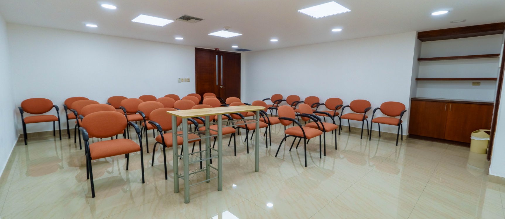 Alquiler de oficina en Samborondón Plaza, Samborondón GeoBienes - Alquiler de oficina en Samborondón Plaza, Samborondón - Plusvalia Guayaquil Casas de venta y alquiler Inmobiliaria Ecuador