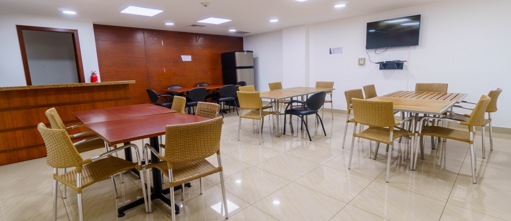 Alquiler de oficina en Samborondón Plaza, Samborondón GeoBienes - Alquiler de oficina en Samborondón Plaza, Samborondón - Plusvalia Guayaquil Casas de venta y alquiler Inmobiliaria Ecuador
