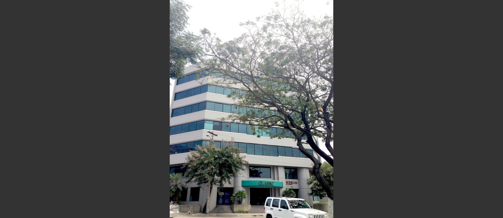 Alquiler de oficinas en Guayaquil. Ubicación estratégica local comercial y oficina en alquiler GeoBienes - Alquiler de oficinas en el sector Carlos J. Arosemena, Guayaquil - Plusvalia Guayaquil Casas de venta y alquiler Inmobiliaria Ecuador