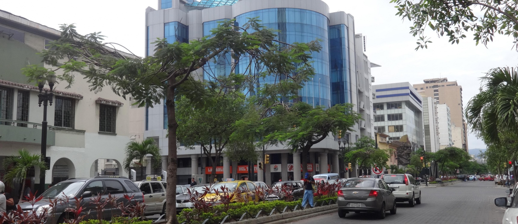 Alquilo local comercial en 9 de Octubre y Av. Quito GeoBienes - Alquilo local comercial en 9 de Octubre y Av. Quito - Plusvalia Guayaquil Casas de venta y alquiler Inmobiliaria Ecuador