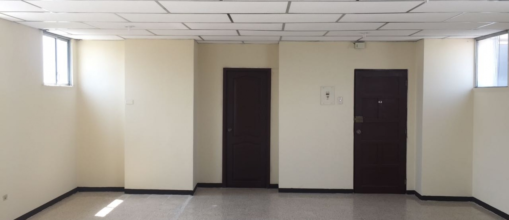 Alquilo oficina en Los Rios y 1ero De Mayo, condominio Orellana GeoBienes - Oficina en alquiler en Condominio Orellana, Los Rios y 1ero De Mayo, Guayaquil - Plusvalia Guayaquil Casas de venta y alquiler Inmobiliaria Ecuador