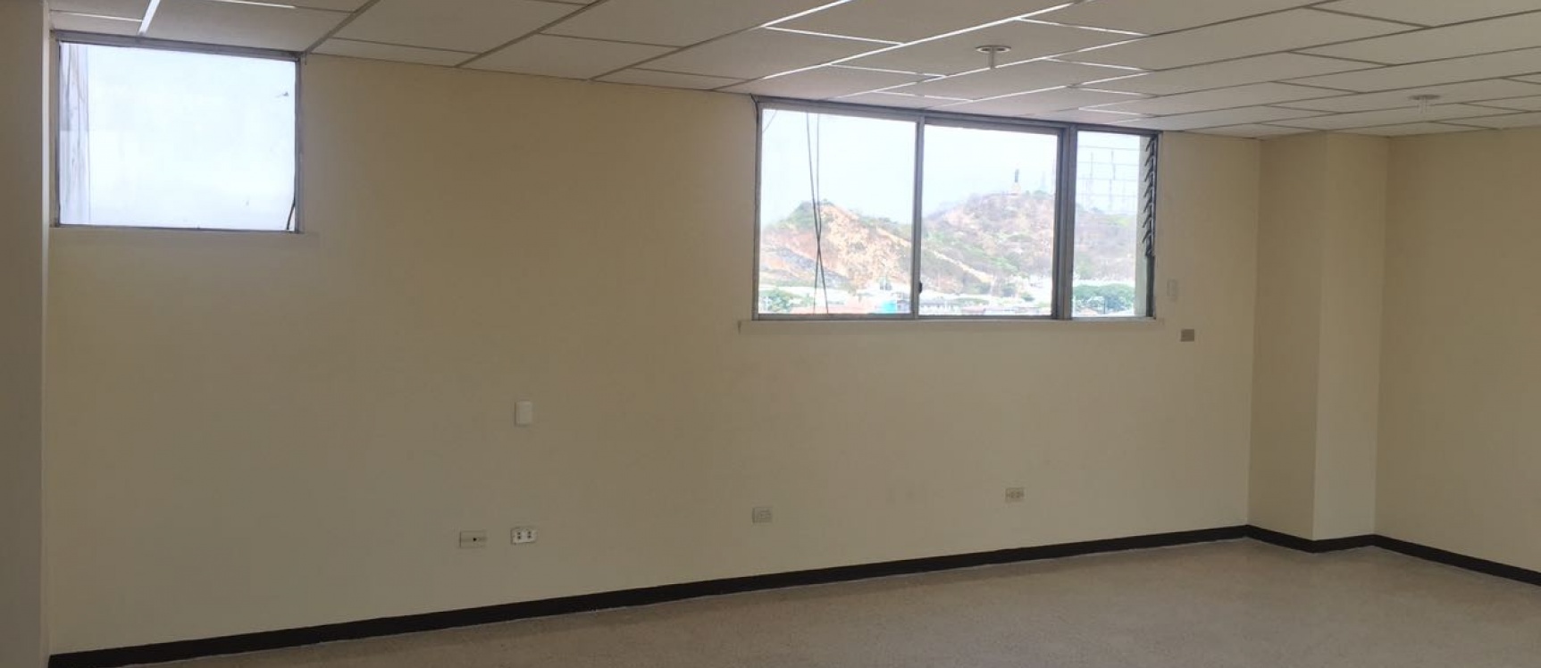 Alquilo oficina en Los Rios y 1ero De Mayo, condominio Orellana GeoBienes - Oficina en alquiler en Condominio Orellana, Los Rios y 1ero De Mayo, Guayaquil - Plusvalia Guayaquil Casas de venta y alquiler Inmobiliaria Ecuador