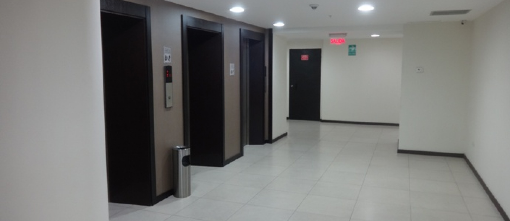Alquilo oficina en The Point, 62m2 con parqueo. GeoBienes - Alquilo oficina en The Point, 62m2 con parqueo. - Plusvalia Guayaquil Casas de venta y alquiler Inmobiliaria Ecuador