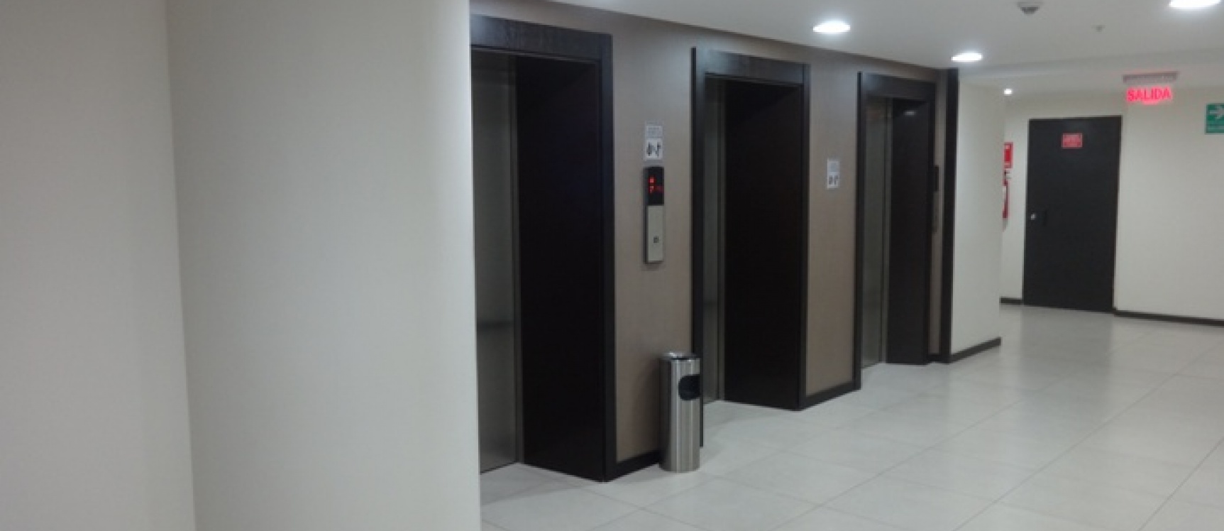 Alquilo oficina en The Point, incluye parqueo GeoBienes - Oficina en alquiler en The Point, incluye parqueo. Ciudad del Río, Guayaquil - Plusvalia Guayaquil Casas de venta y alquiler Inmobiliaria Ecuador