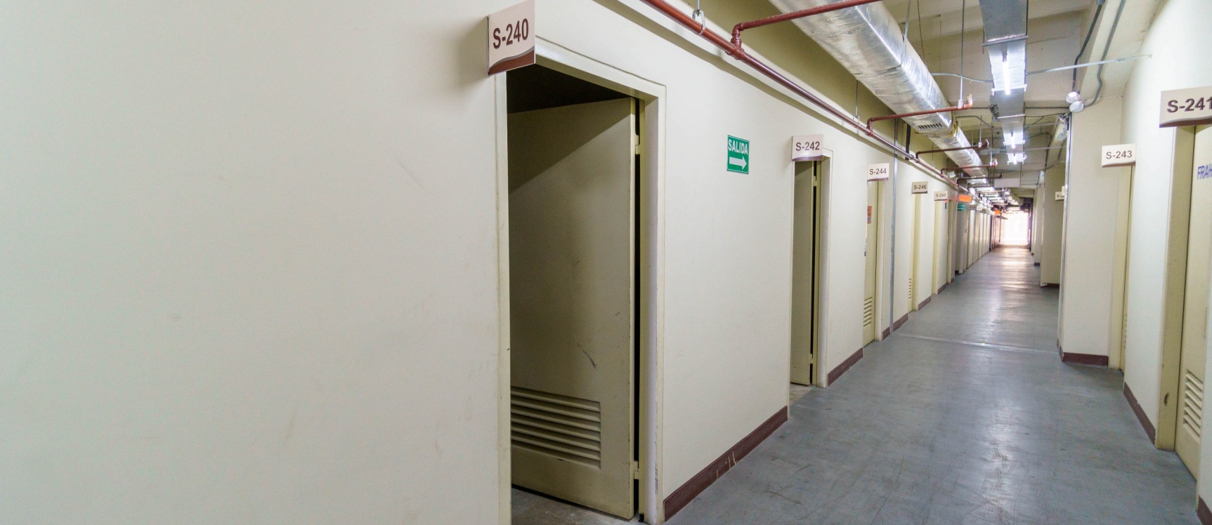 Bodega en venta Ubicada en el Edificio Trade Building, Sector de Mall de Sol GeoBienes - Bodega en venta Ubicada en el Edificio Trade Building, Sector de Mall de Sol - Plusvalia Guayaquil Casas de venta y alquiler Inmobiliaria Ecuador