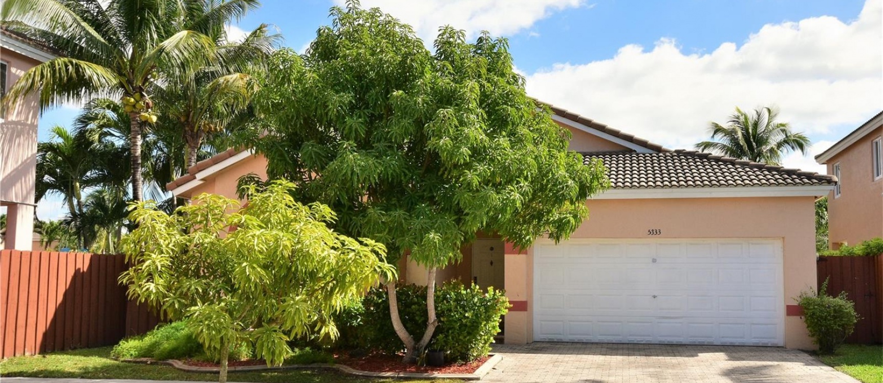 Casa a la Venta en Miami - Dora Gardens GeoBienes - Casa a la Venta en Miami - Doral Gardens - Plusvalia Guayaquil Casas de venta y alquiler Inmobiliaria Ecuador