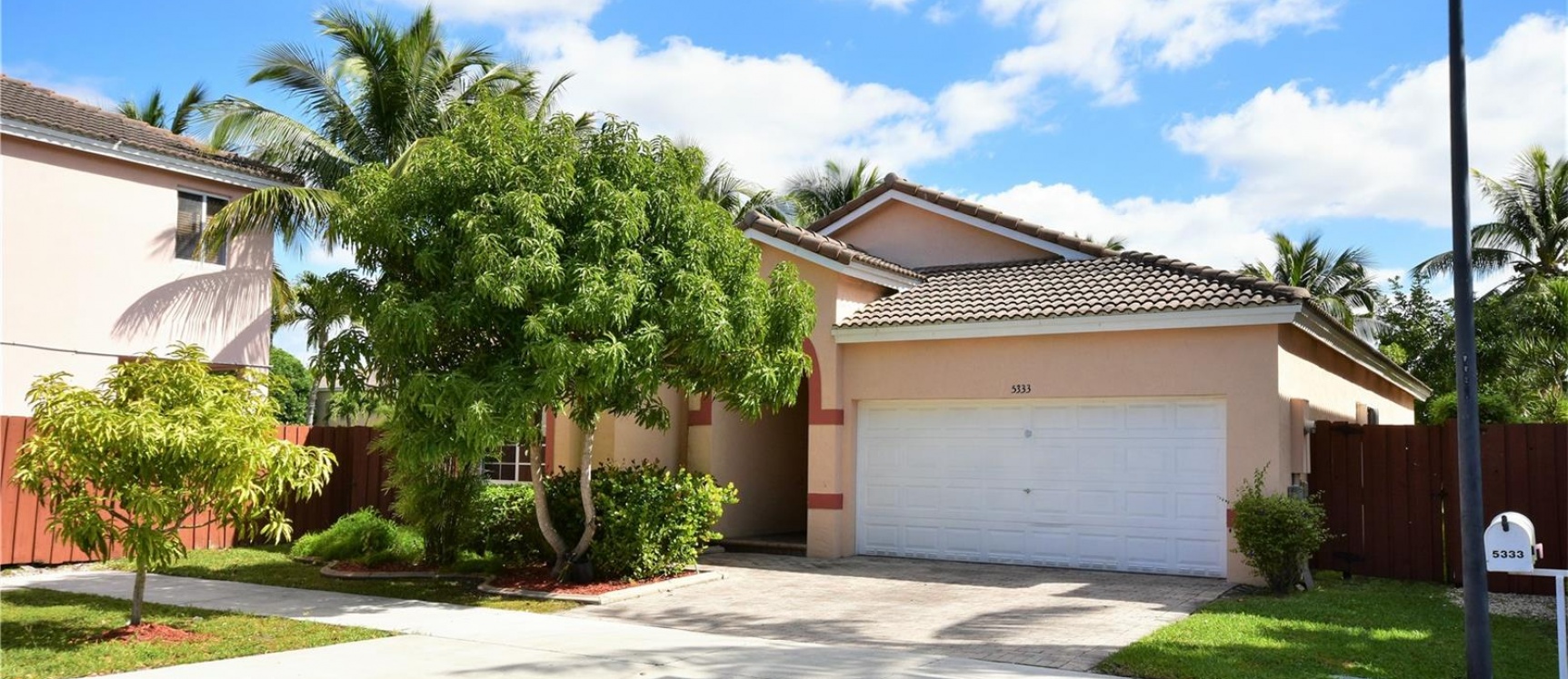 Casa a la Venta en Miami - Dora Gardens GeoBienes - Casa a la Venta en Miami - Doral Gardens - Plusvalia Guayaquil Casas de venta y alquiler Inmobiliaria Ecuador