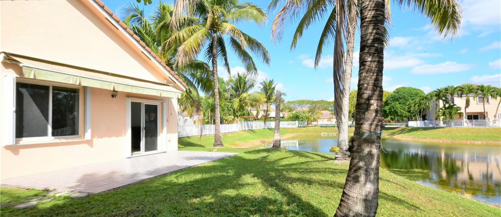 Casa a la Venta en Miami - Dora Gardens GeoBienes - Casa a la Venta en Miami - Doral Gardens - Plusvalia Guayaquil Casas de venta y alquiler Inmobiliaria Ecuador