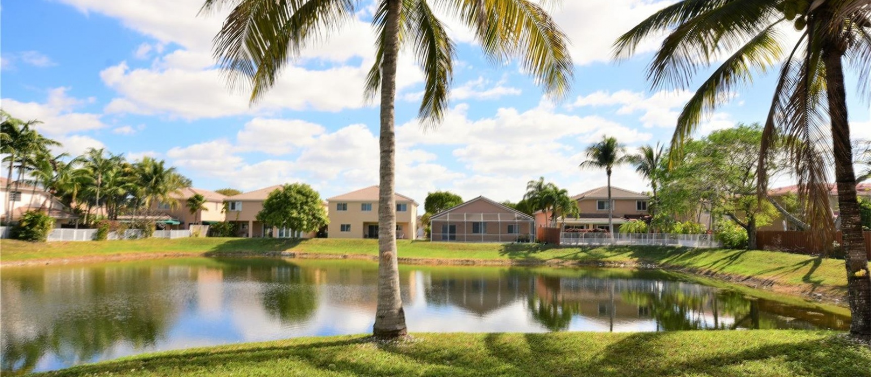 Casa a la Venta en Miami - Dora Gardens GeoBienes - Casa a la Venta en Miami - Doral Gardens - Plusvalia Guayaquil Casas de venta y alquiler Inmobiliaria Ecuador