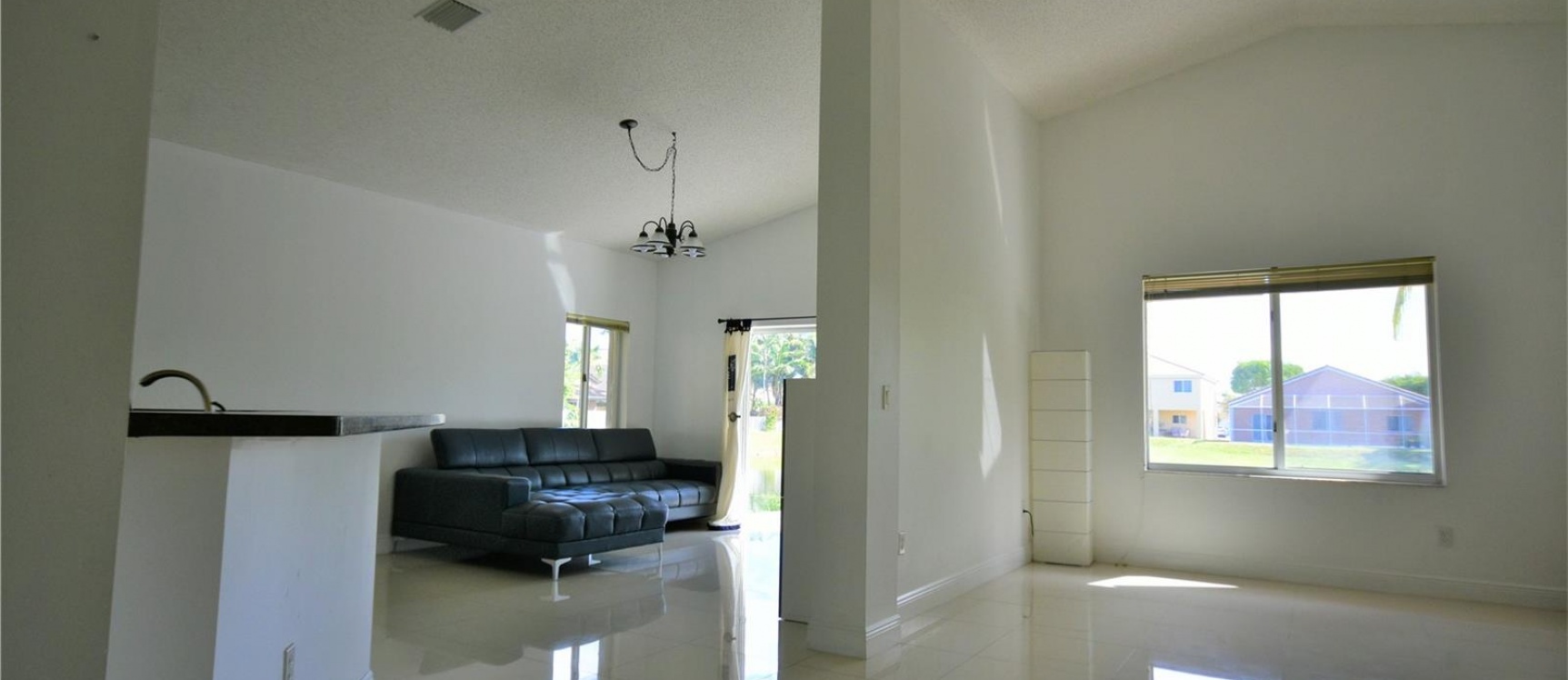 Casa a la Venta en Miami - Dora Gardens GeoBienes - Casa a la Venta en Miami - Doral Gardens - Plusvalia Guayaquil Casas de venta y alquiler Inmobiliaria Ecuador