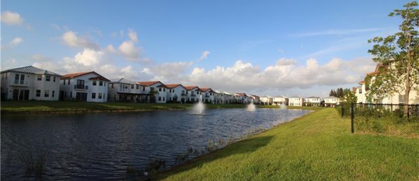 Casa a la Venta en MIAMI, Ciudadela Vintage Estates GeoBienes - Casa a la Venta en MIAMI, Ciudadela Vintage Estates - Plusvalia Guayaquil Casas de venta y alquiler Inmobiliaria Ecuador