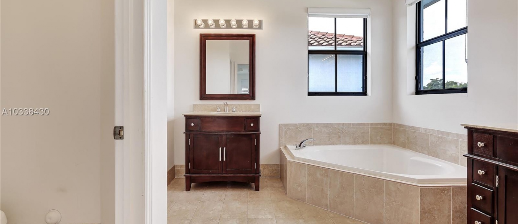 Casa a la Venta en Miami_ Las Ramblas GeoBienes - Casa a la Venta en Miami_ Las Ramblas - Plusvalia Guayaquil Casas de venta y alquiler Inmobiliaria Ecuador