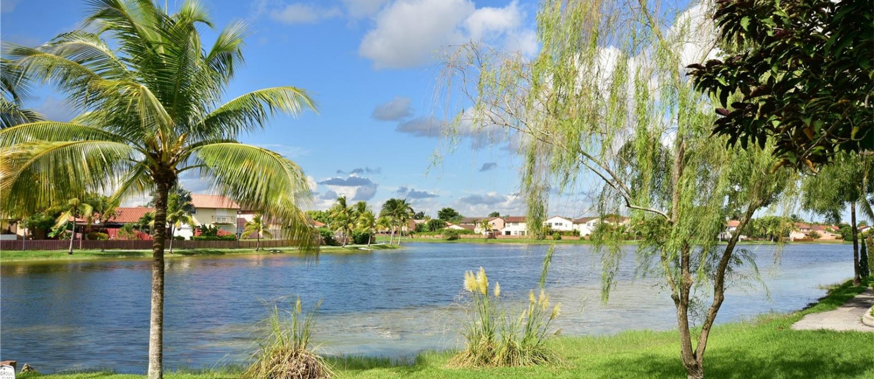 Casa a la Venta en MIAMI, Tamiami Lakes GeoBienes - Casa a la Venta en MIAMI, Tamiami Lakes - Plusvalia Guayaquil Casas de venta y alquiler Inmobiliaria Ecuador
