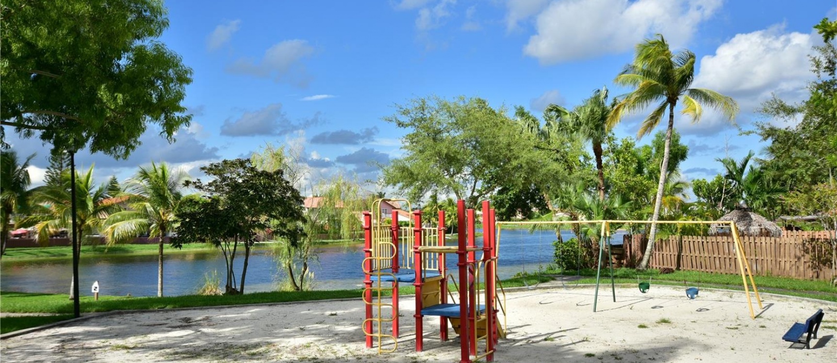 Casa a la Venta en MIAMI, Tamiami Lakes GeoBienes - Casa a la Venta en MIAMI, Tamiami Lakes - Plusvalia Guayaquil Casas de venta y alquiler Inmobiliaria Ecuador