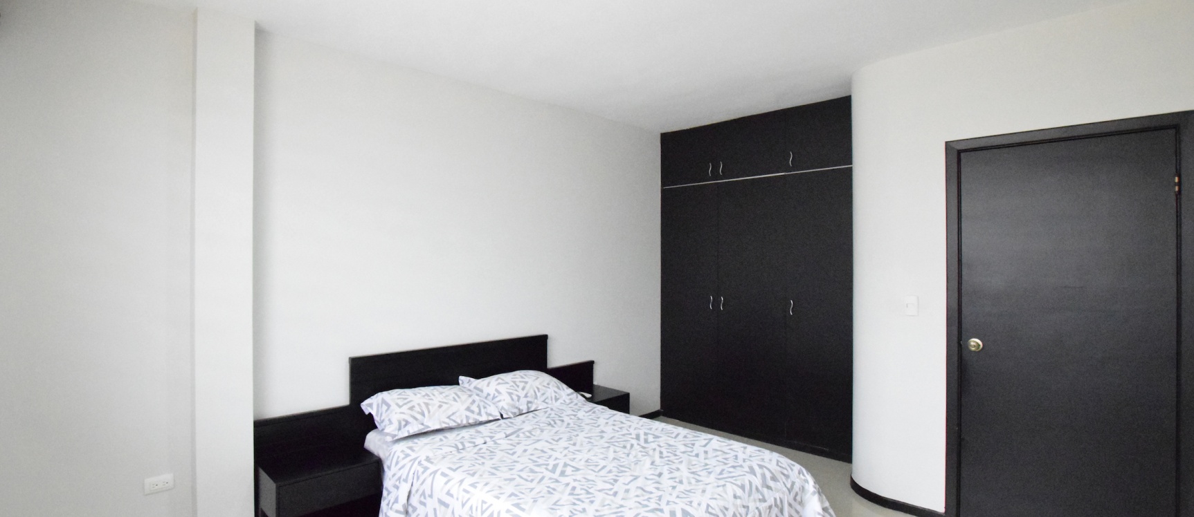 Casa amoblada en alquiler en la Urbanización San Sebastián, Vía Samborondón GeoBienes - Casa amoblada en alquiler en la Urbanización San Sebastián, Vía Samborondón - Plusvalia Guayaquil Casas de venta y alquiler Inmobiliaria Ecuador