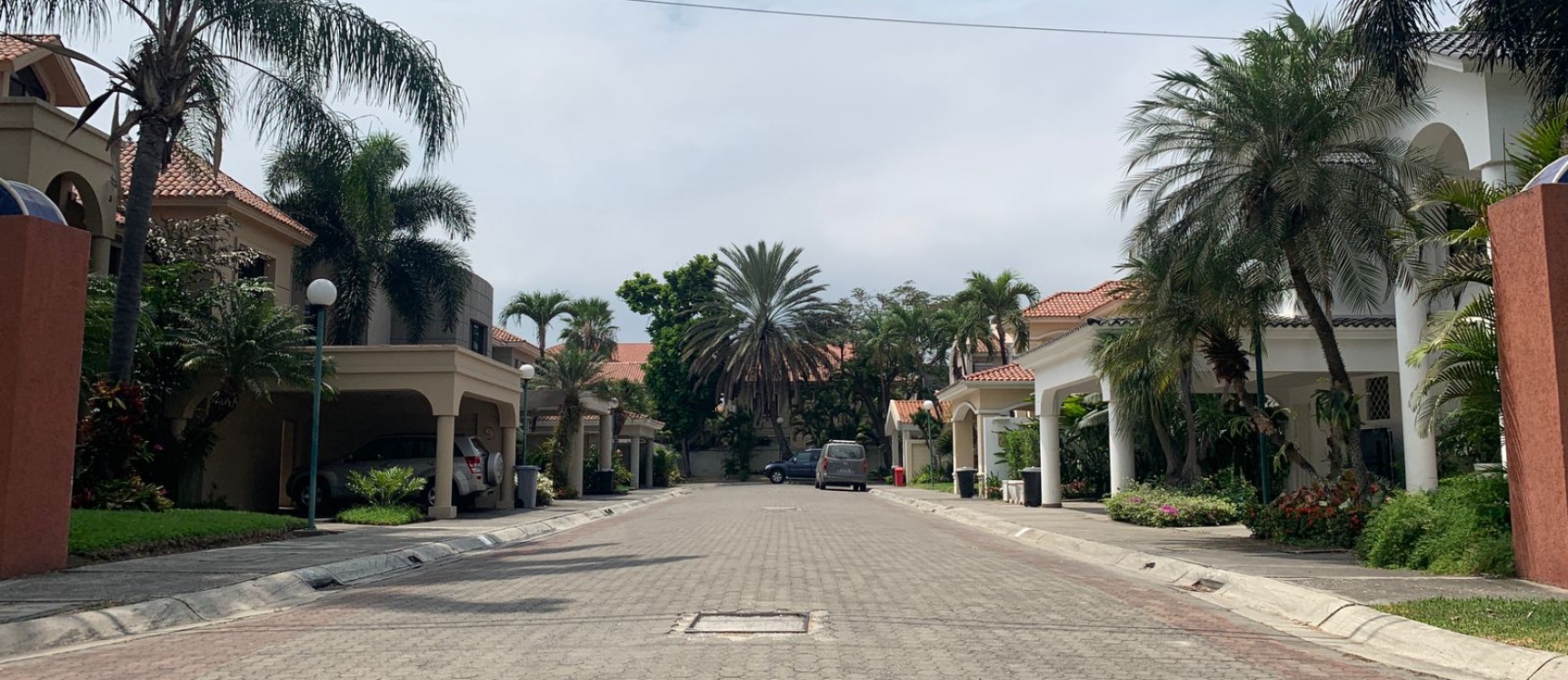 Casa amoblada en alquiler en urbanización Vista al Río GeoBienes - Casa amoblada en alquiler en urbanización Vista al Río - Plusvalia Guayaquil Casas de venta y alquiler Inmobiliaria Ecuador