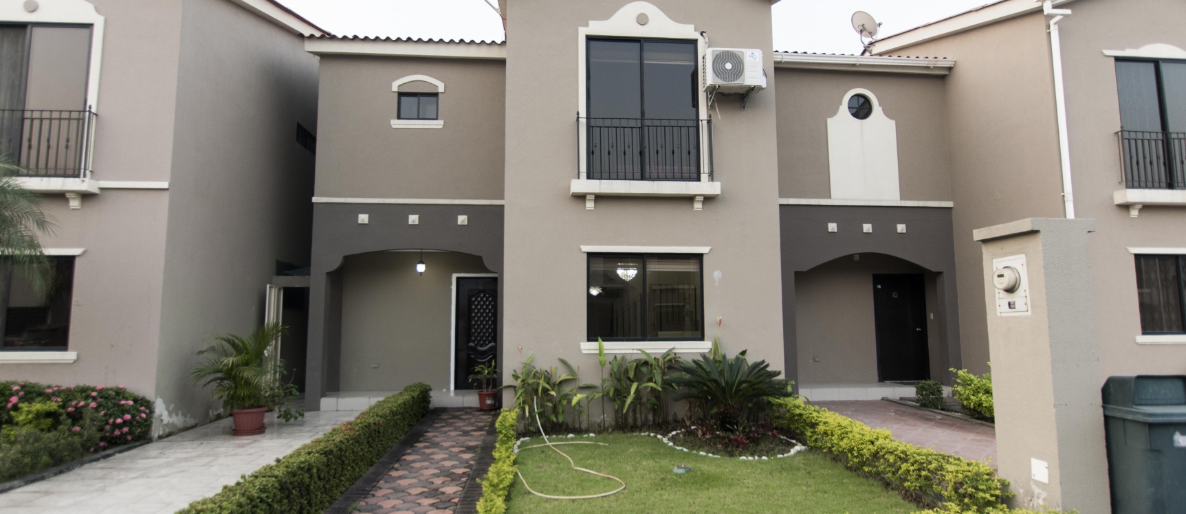 GeoBienes - Casa amoblada en alquiler ubicada en Urbanización La Romareda - Plusvalia Guayaquil Casas de venta y alquiler Inmobiliaria Ecuador