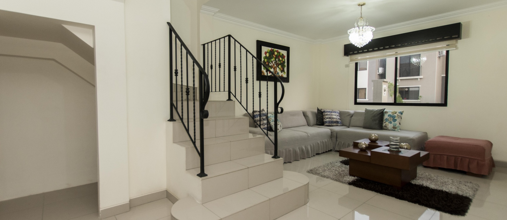 Casa amoblada en alquiler ubicada en Urbanización La Romareda GeoBienes - Casa amoblada en alquiler ubicada en Urbanización La Romareda - Plusvalia Guayaquil Casas de venta y alquiler Inmobiliaria Ecuador