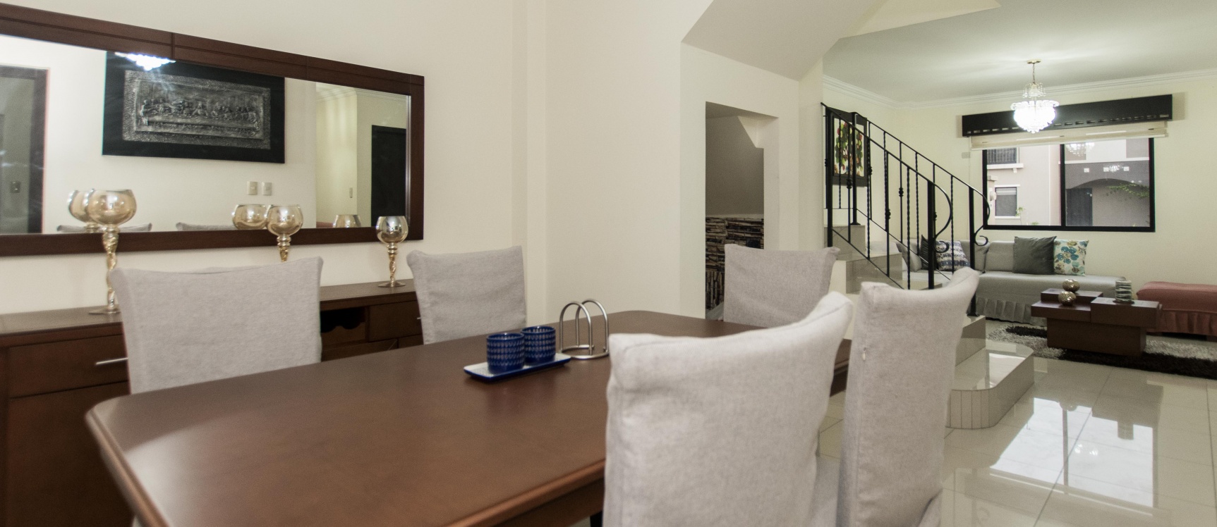 Casa amoblada en alquiler ubicada en Urbanización La Romareda GeoBienes - Casa amoblada en alquiler ubicada en Urbanización La Romareda - Plusvalia Guayaquil Casas de venta y alquiler Inmobiliaria Ecuador