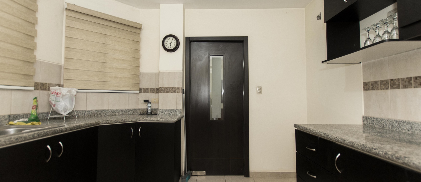 Casa amoblada en alquiler ubicada en Urbanización La Romareda GeoBienes - Casa amoblada en alquiler ubicada en Urbanización La Romareda - Plusvalia Guayaquil Casas de venta y alquiler Inmobiliaria Ecuador