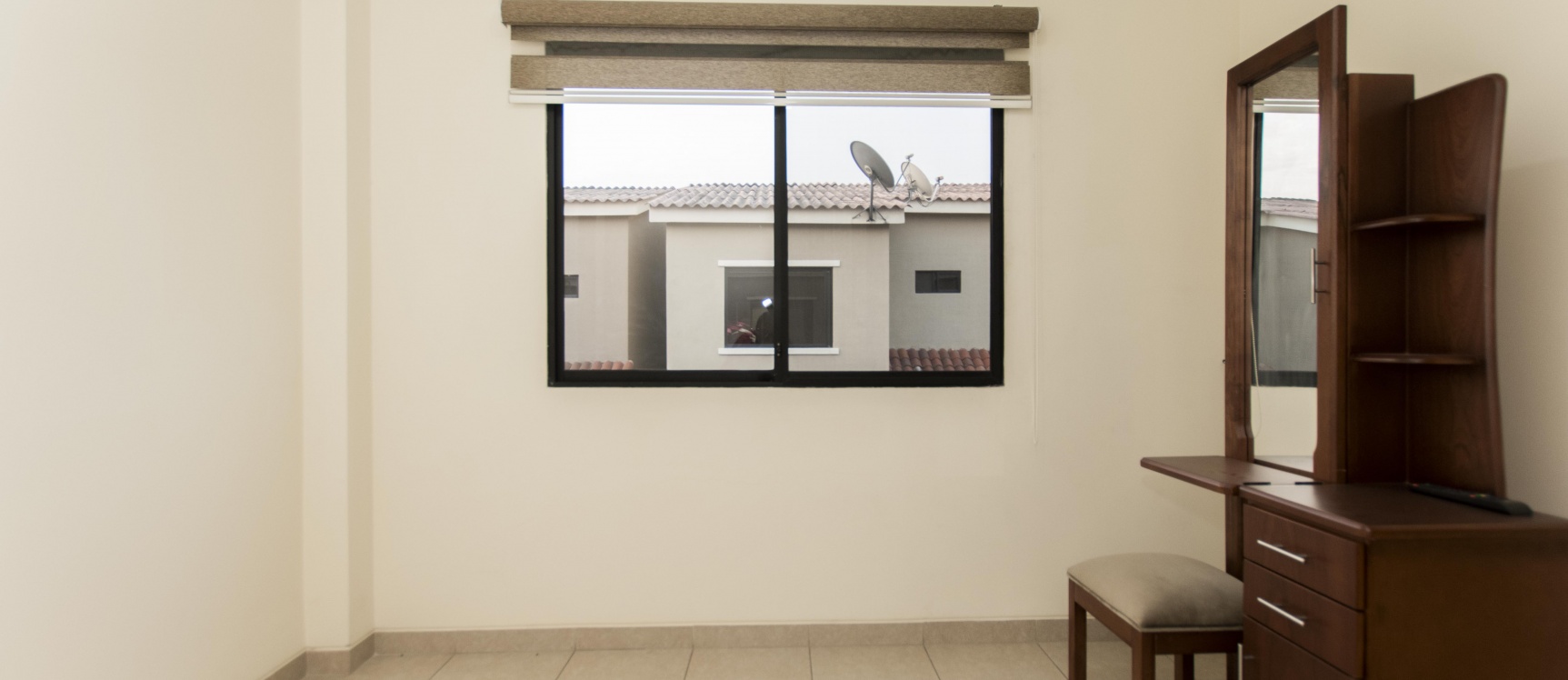 Casa amoblada en alquiler ubicada en Urbanización La Romareda GeoBienes - Casa amoblada en alquiler ubicada en Urbanización La Romareda - Plusvalia Guayaquil Casas de venta y alquiler Inmobiliaria Ecuador