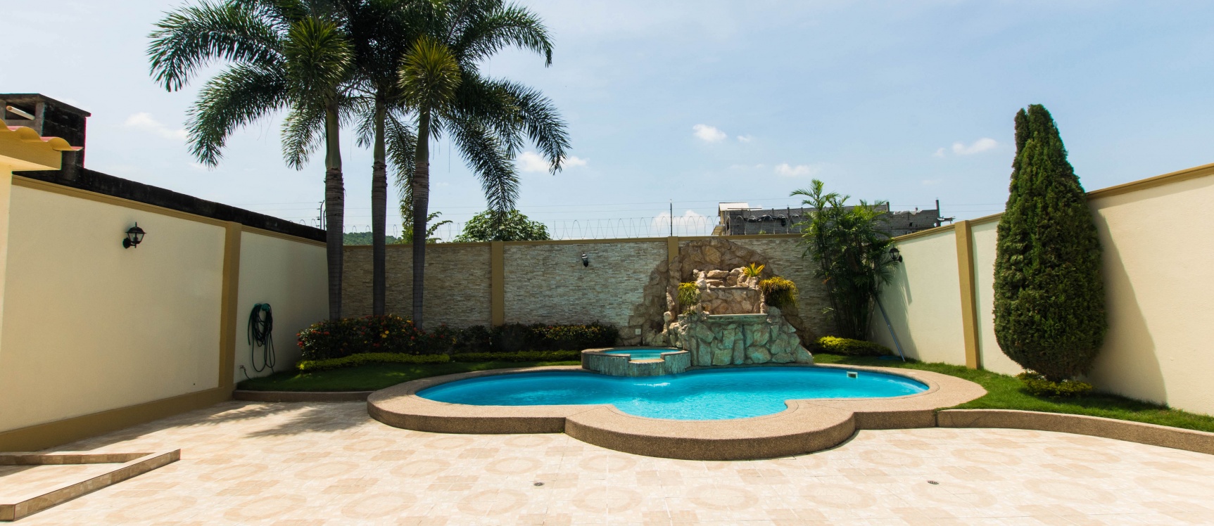 Casa de 2 plantas en alquiler ubicada en la Urbanización Portal al Sol GeoBienes - Casa de 2 plantas en alquiler ubicada en la Urbanización Portal al Sol - Plusvalia Guayaquil Casas de venta y alquiler Inmobiliaria Ecuador