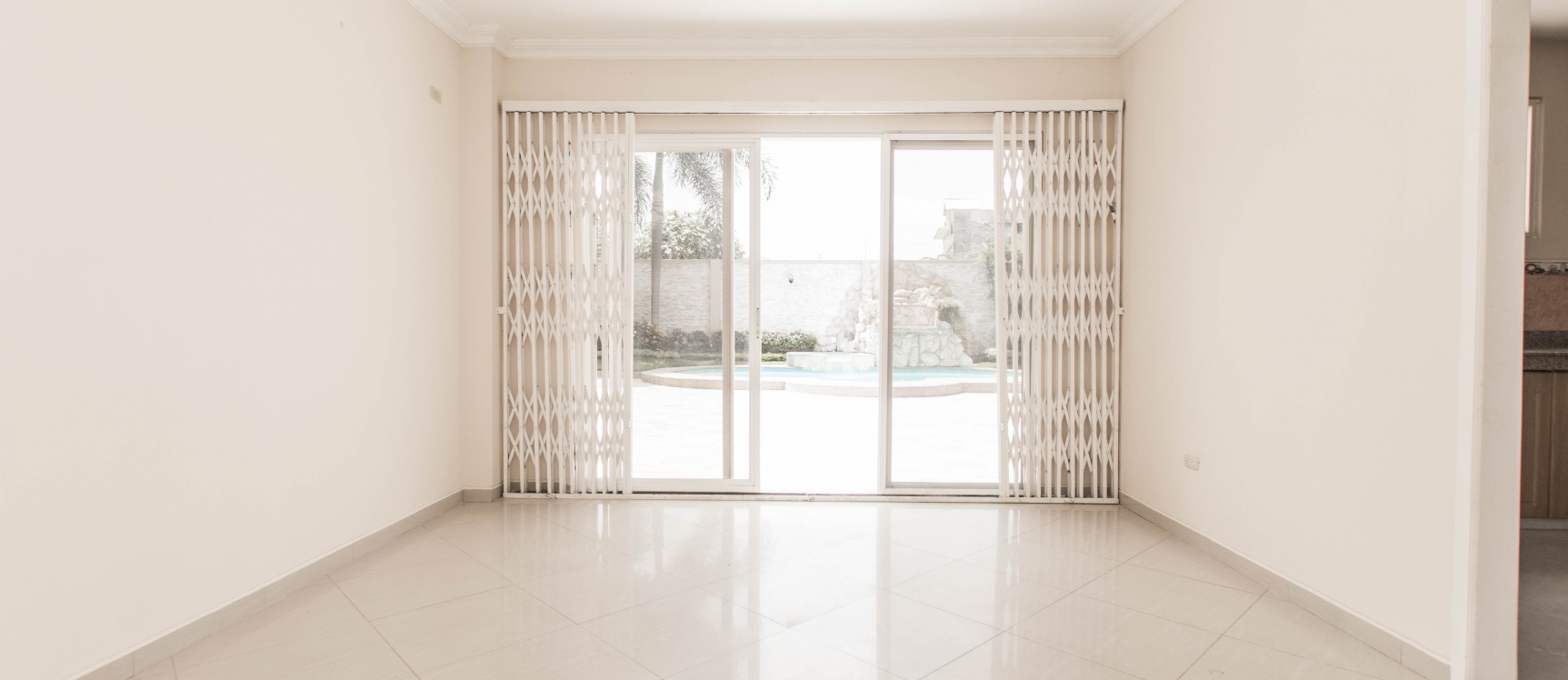 Casa de 2 plantas en alquiler ubicada en la Urbanización Portal al Sol GeoBienes - Casa de 2 plantas en alquiler ubicada en la Urbanización Portal al Sol - Plusvalia Guayaquil Casas de venta y alquiler Inmobiliaria Ecuador