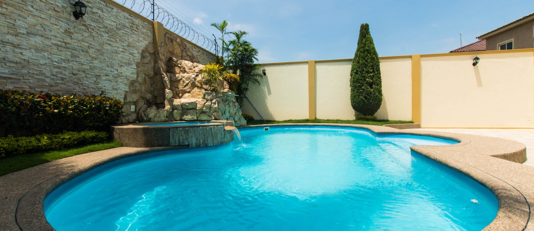 Casa de 2 plantas en alquiler ubicada en la Urbanización Portal al Sol GeoBienes - Casa de 2 plantas en alquiler ubicada en la Urbanización Portal al Sol - Plusvalia Guayaquil Casas de venta y alquiler Inmobiliaria Ecuador