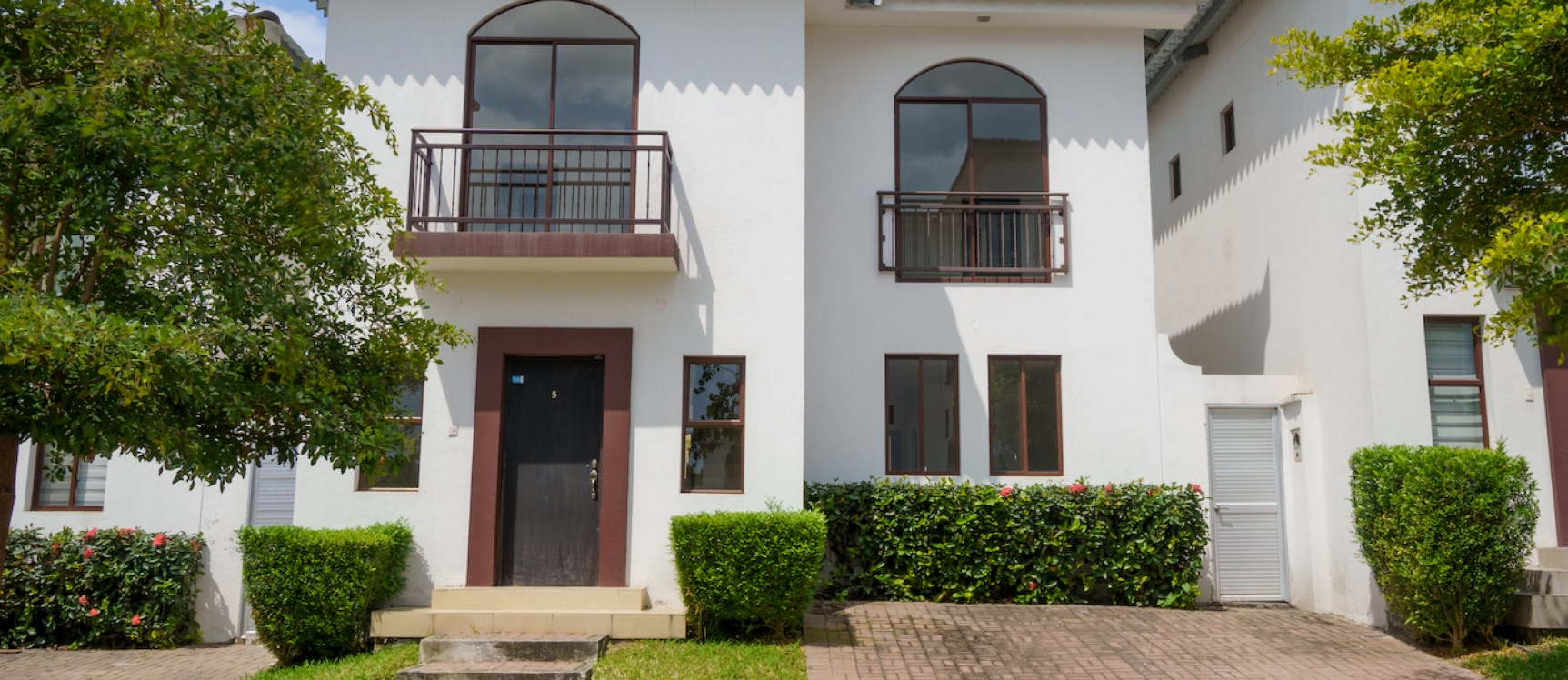 GeoBienes - Casa de 4 habitaciones en venta ubicada en la Urbanización Villas del Bosque - Plusvalia Guayaquil Casas de venta y alquiler Inmobiliaria Ecuador