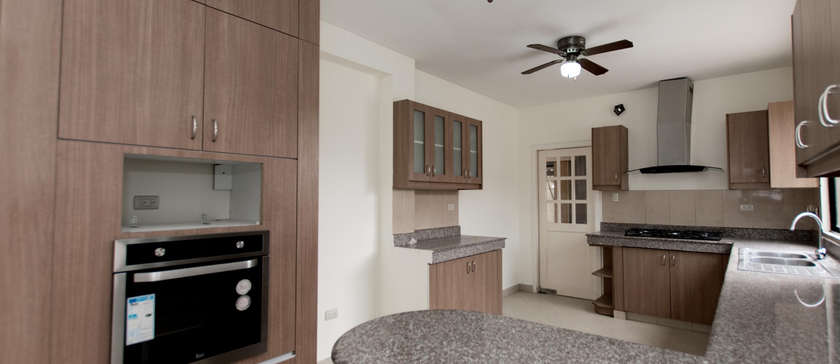 Casa de 4 habitaciones en venta urbanización Portal al Sol, vía a la Costa GeoBienes - Casa de 4 habitaciones en venta urbanización Portal al Sol, vía a la Costa - Plusvalia Guayaquil Casas de venta y alquiler Inmobiliaria Ecuador