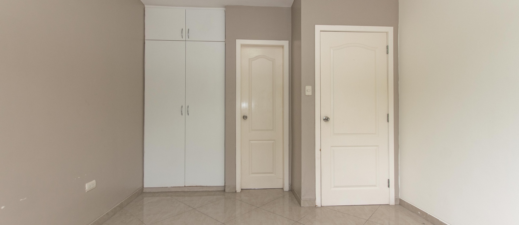Casa de 4 habitaciones en venta urbanización Portal al Sol, vía a la Costa GeoBienes - Casa de 4 habitaciones en venta urbanización Portal al Sol, vía a la Costa - Plusvalia Guayaquil Casas de venta y alquiler Inmobiliaria Ecuador