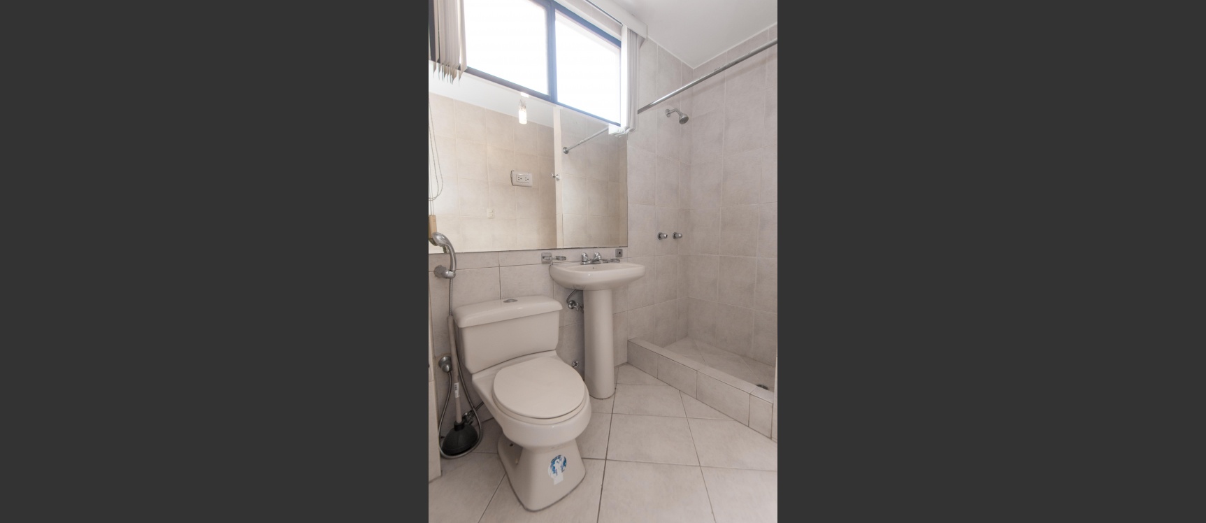 Casa de 4 habitaciones en venta urbanización Portal al Sol, vía a la Costa GeoBienes - Casa de 4 habitaciones en venta urbanización Portal al Sol, vía a la Costa - Plusvalia Guayaquil Casas de venta y alquiler Inmobiliaria Ecuador
